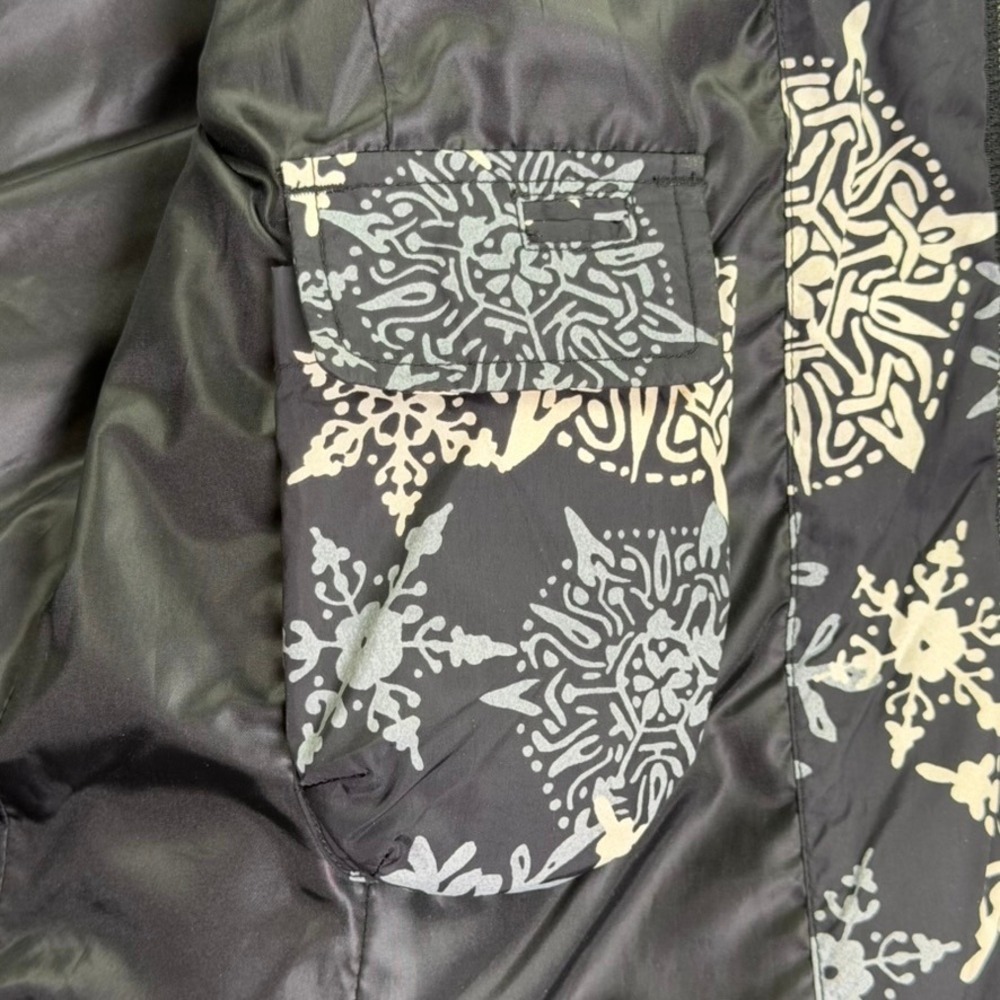 Eddie Bauer Down Puffer Vest Womens Small Navy Snowflake Print‎ Faux Fur Hood - Picture 7 of 16